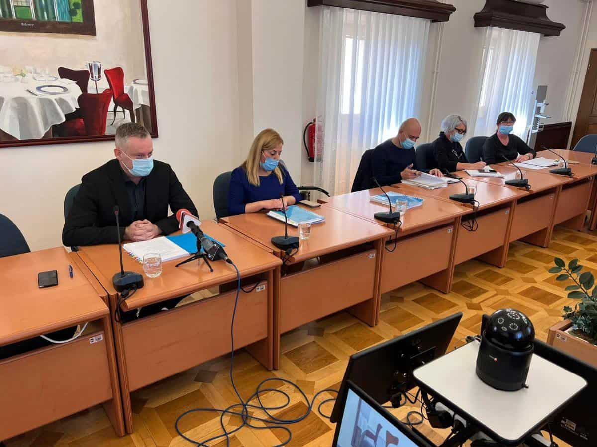Posnetek: Tiskovna konferenca župana MO Slovenj Gradec Tilna Kluglerja
