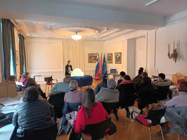 V Dravogradu uspešno izvedli Malo šolo kamišibaja (FOTO)