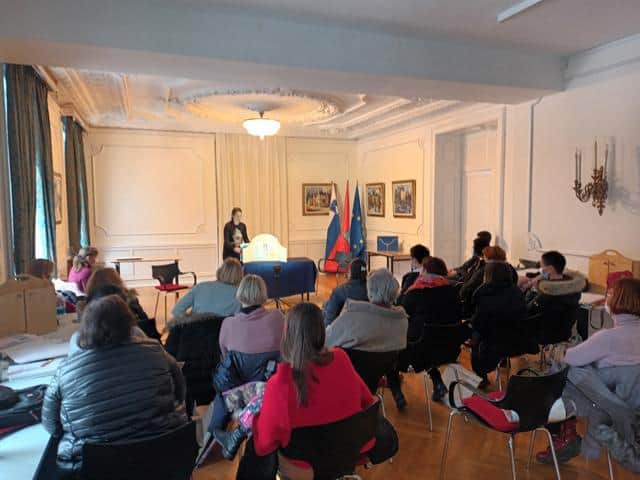 V Dravogradu uspešno izvedli Malo šolo kamišibaja (FOTO)