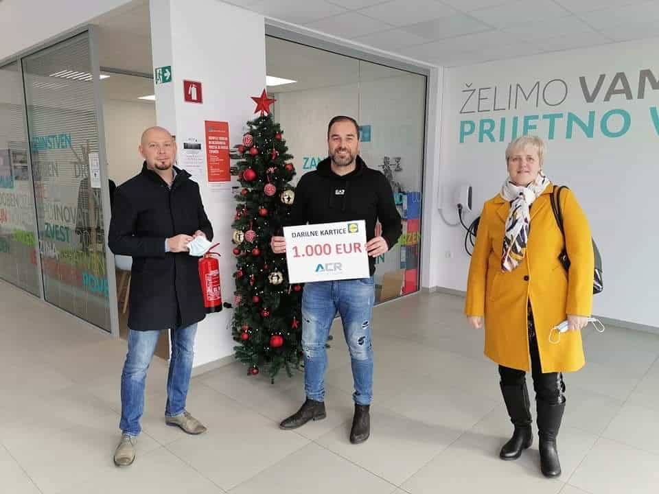 Avto center Ravne v dobrodelni akciji podaril 2.500 eur