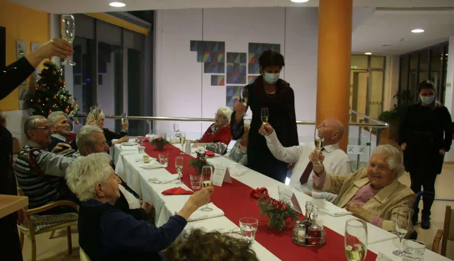 Tako so silvestrovali v slovenjgraškem domu starostnikov (FOTO)