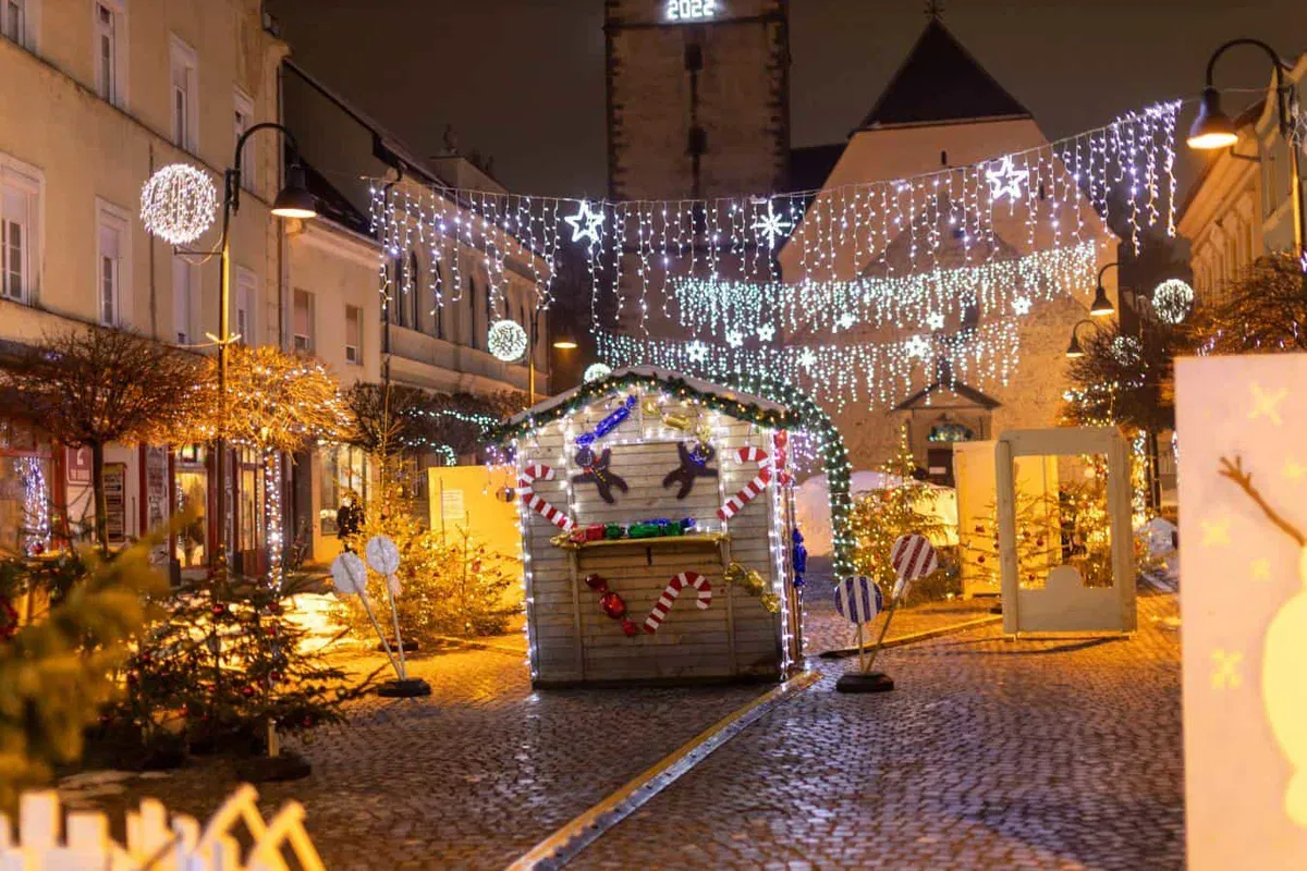 Pristojni danes o protikoronskih ukrepih med prazniki