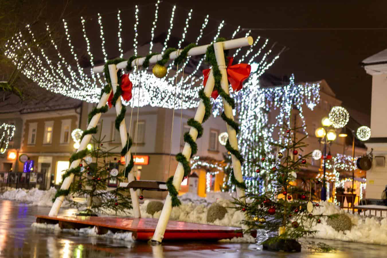V Slovenj Gradcu je zaživela Božična vas (FOTOGALERIJA)