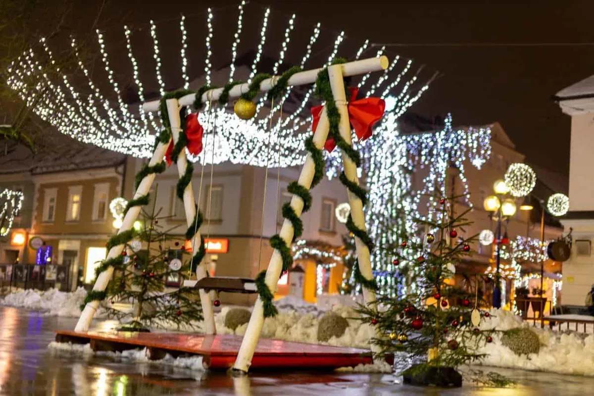 V Slovenj Gradcu je zaživela Božična vas (FOTOGALERIJA)