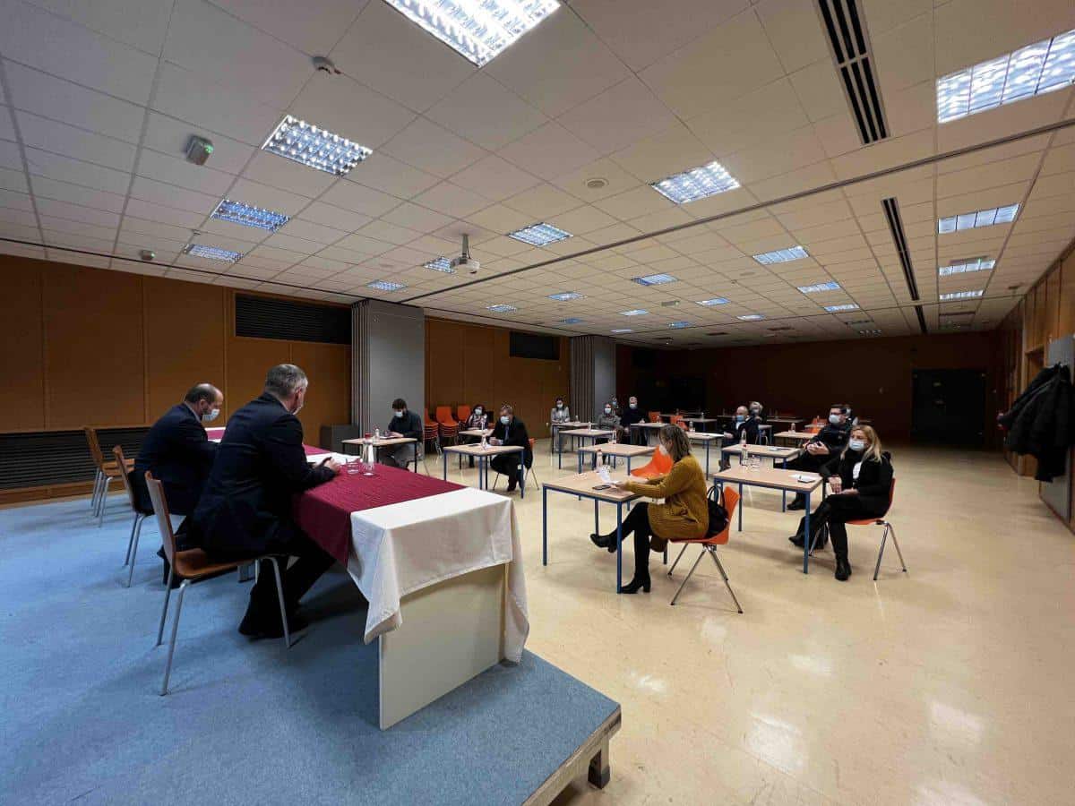 Na Koroškem porast okužb v starostni skupini pod 18 let. Pristojni napovedujejo nacionalno akcijo dnevov cepljenja