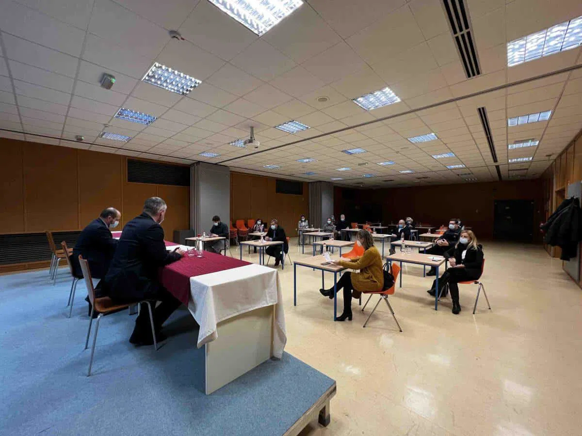 Na Koroškem porast okužb v starostni skupini pod 18 let. Pristojni napovedujejo nacionalno akcijo dnevov cepljenja