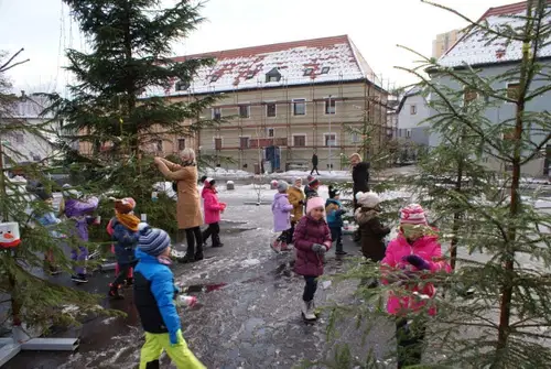 Tudi na Ravnah so vstopili v praznični december (FOTO)