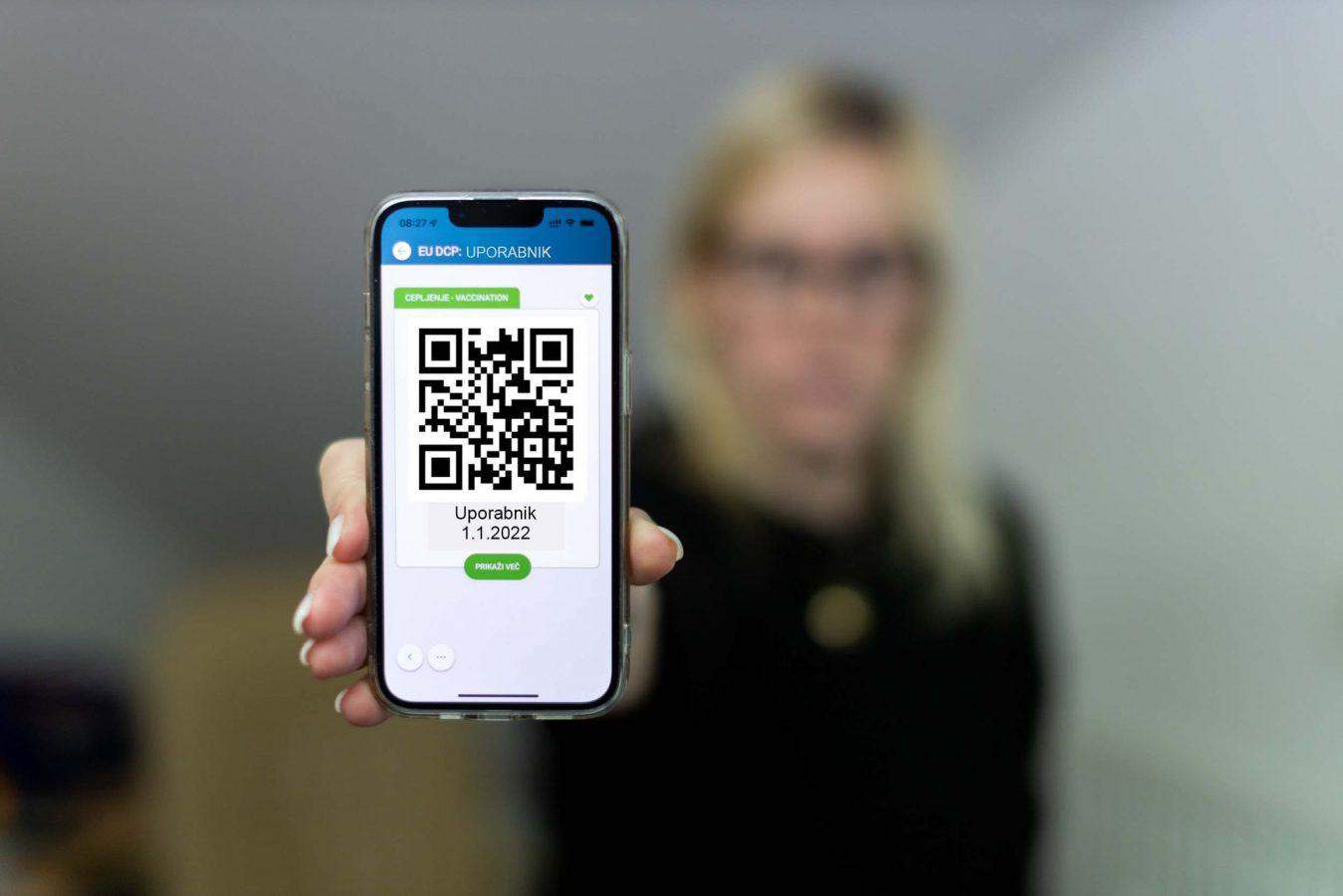 Madžarski premier napovedal nove ukrepe v boju proti pandemiji. Preboleli ne bodo več izenačeni s cepljenimi