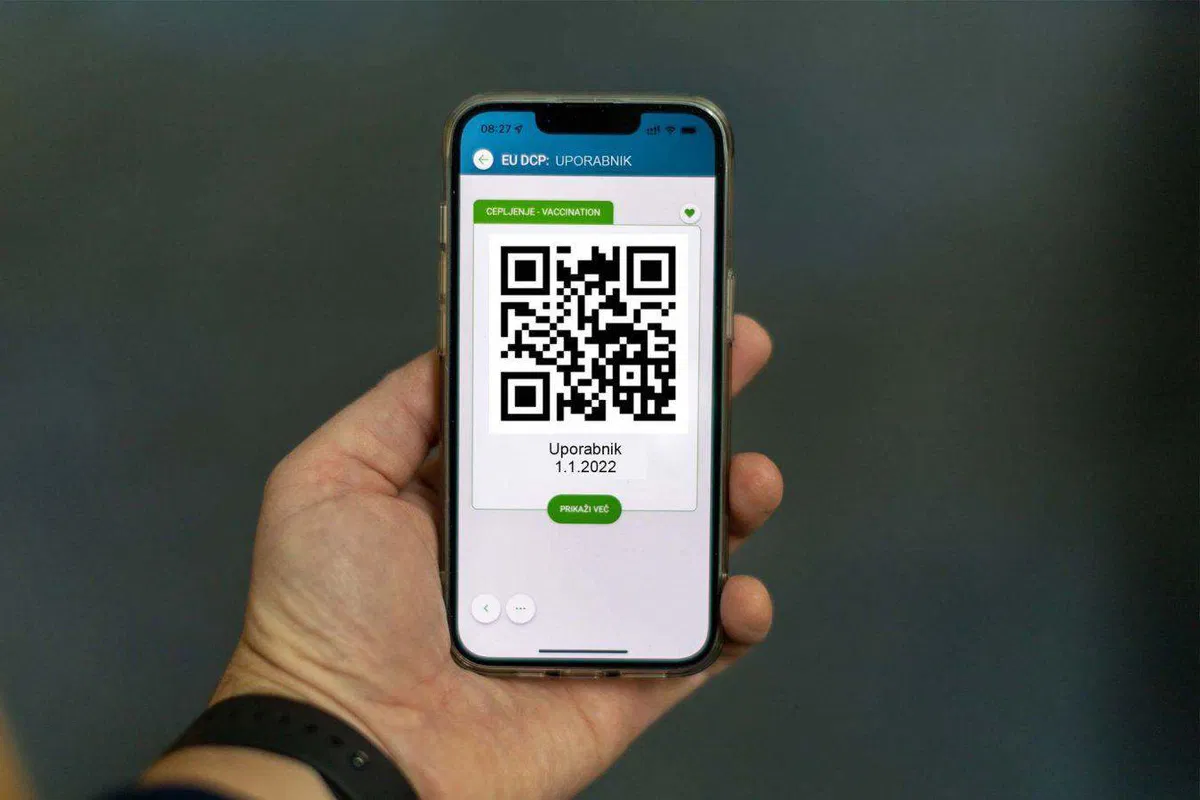 V EU veljavnost covidnega potrdila ni več neomejena