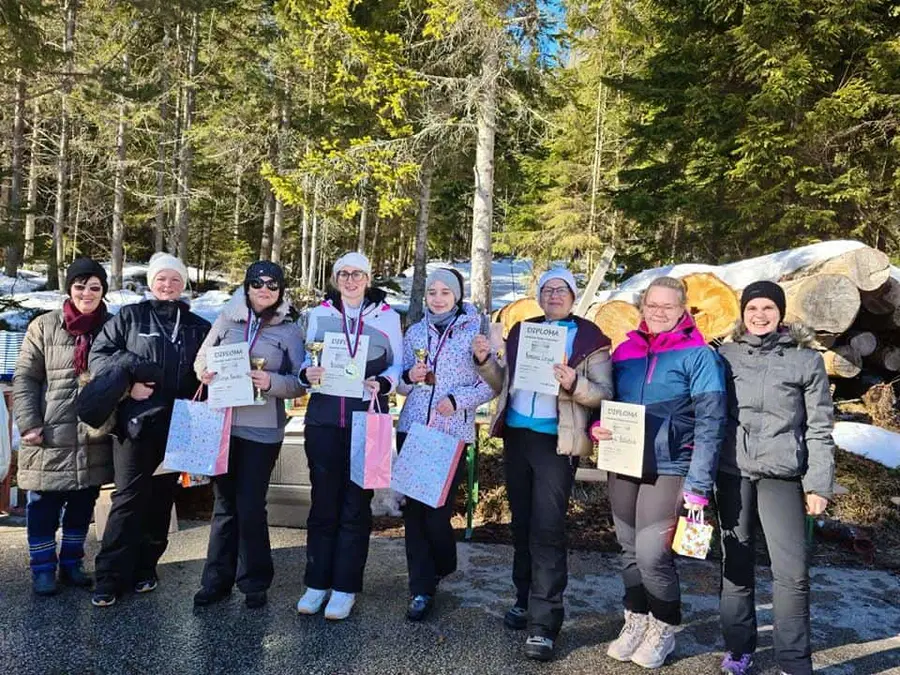 V Topli uspešno izvedli tekmovanje v sankanju. Med tekmovalci tudi županja Črne (FOTO)