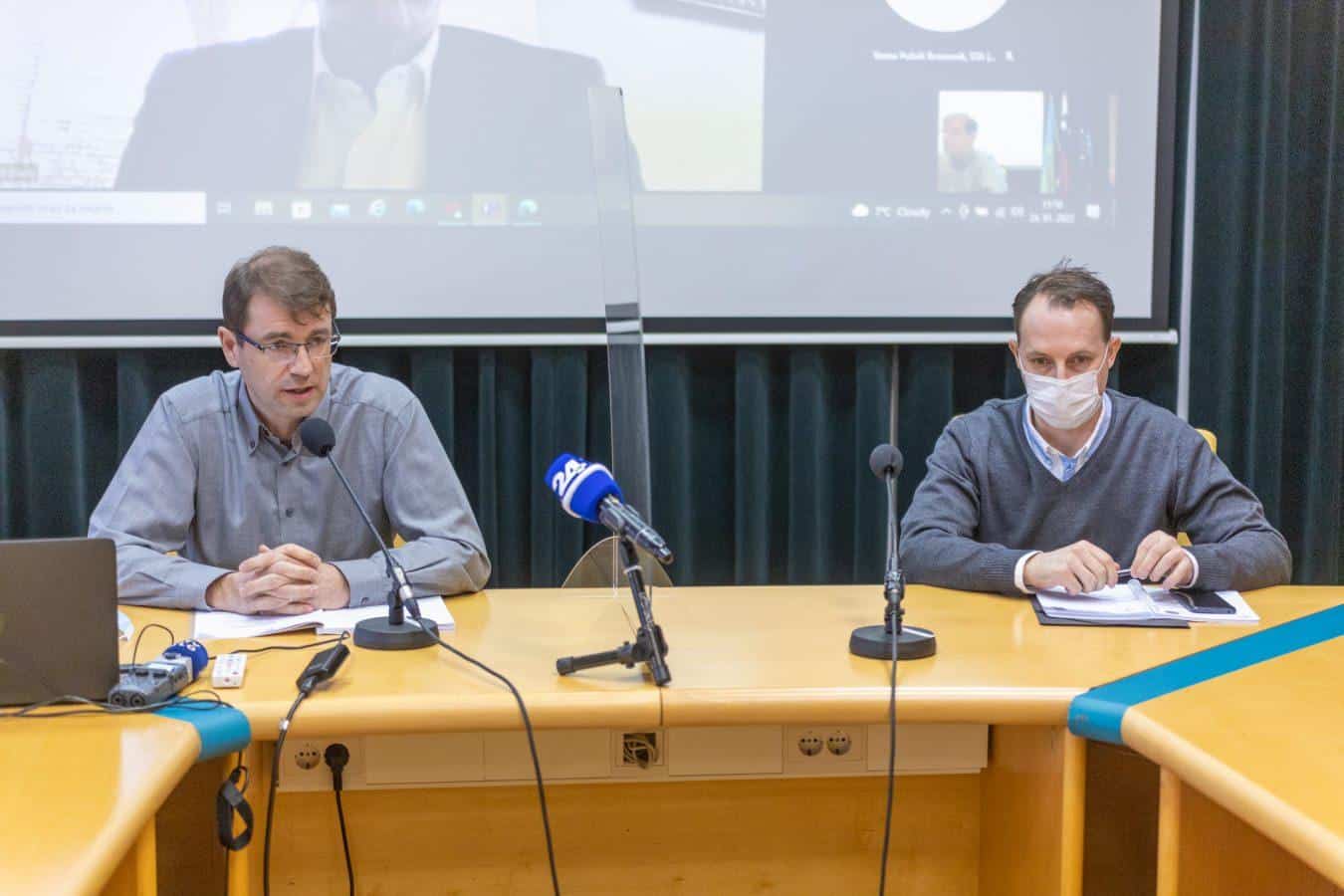 Na Ravnah predstavili načrte za gradnjo cenovno dostopnih hiš za mlade družine (VIDEO in FOTO)