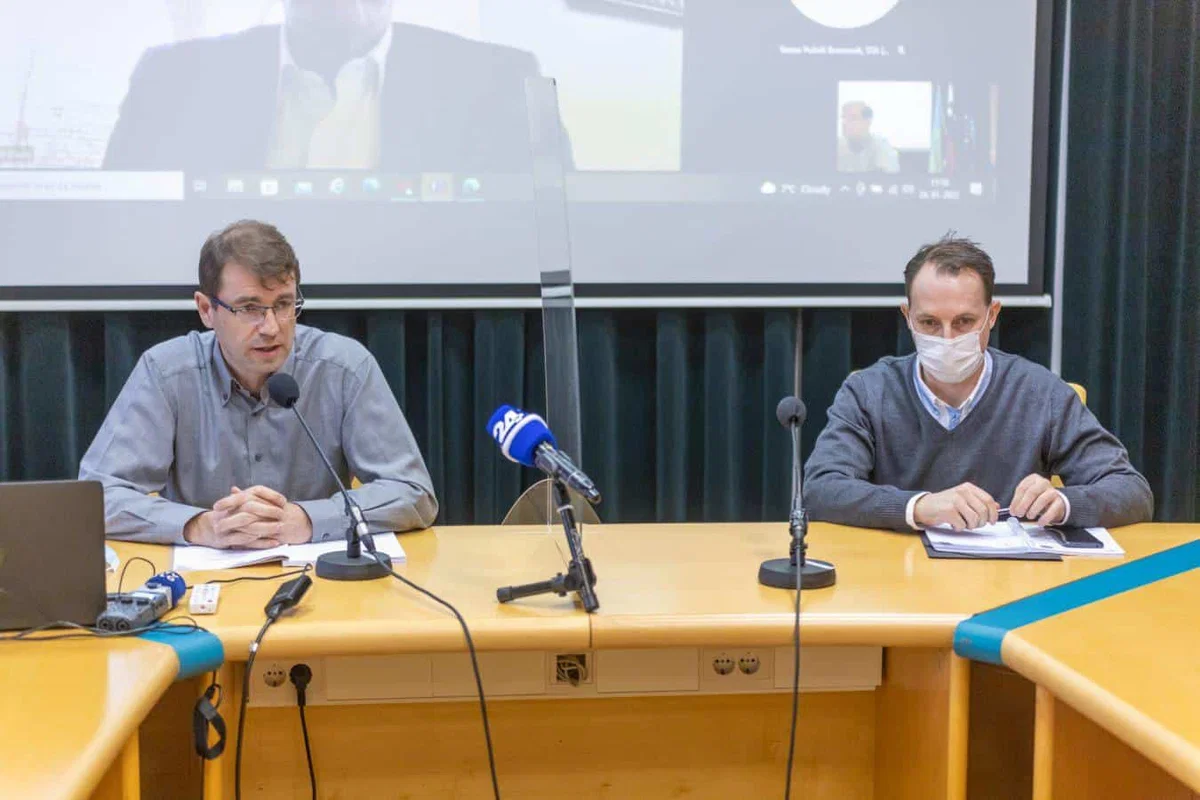 Na Ravnah predstavili načrte za gradnjo cenovno dostopnih hiš za mlade družine (VIDEO in FOTO)