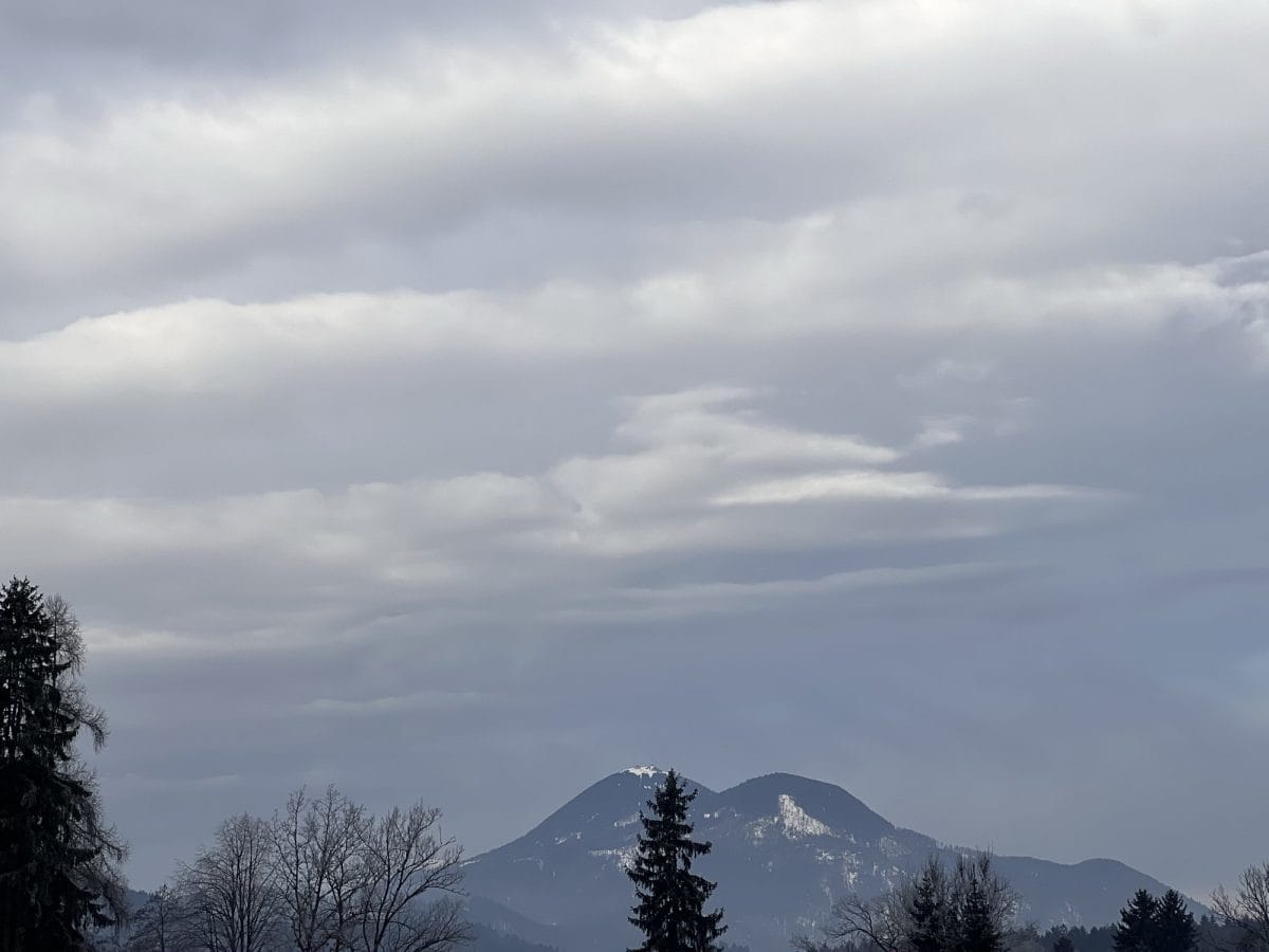 Vreme: Danes bo večinoma oblačno