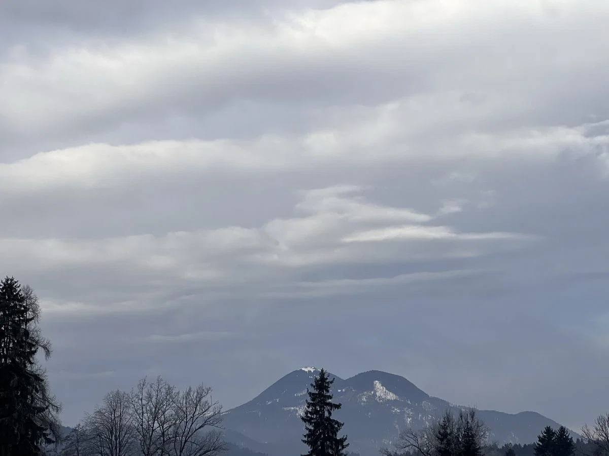 Vreme: Danes bo večinoma oblačno
