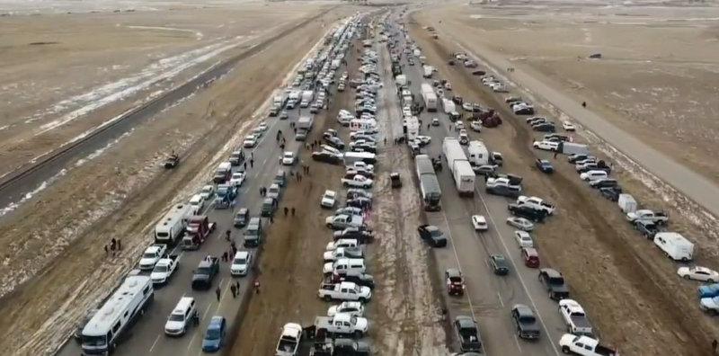 Kanadski tovornjakarji zaostrujejo protest, oblasti opozarjajo na gospodarsko škodo