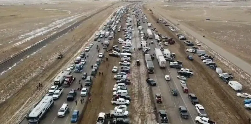 Kanadski tovornjakarji zaostrujejo protest, oblasti opozarjajo na gospodarsko škodo