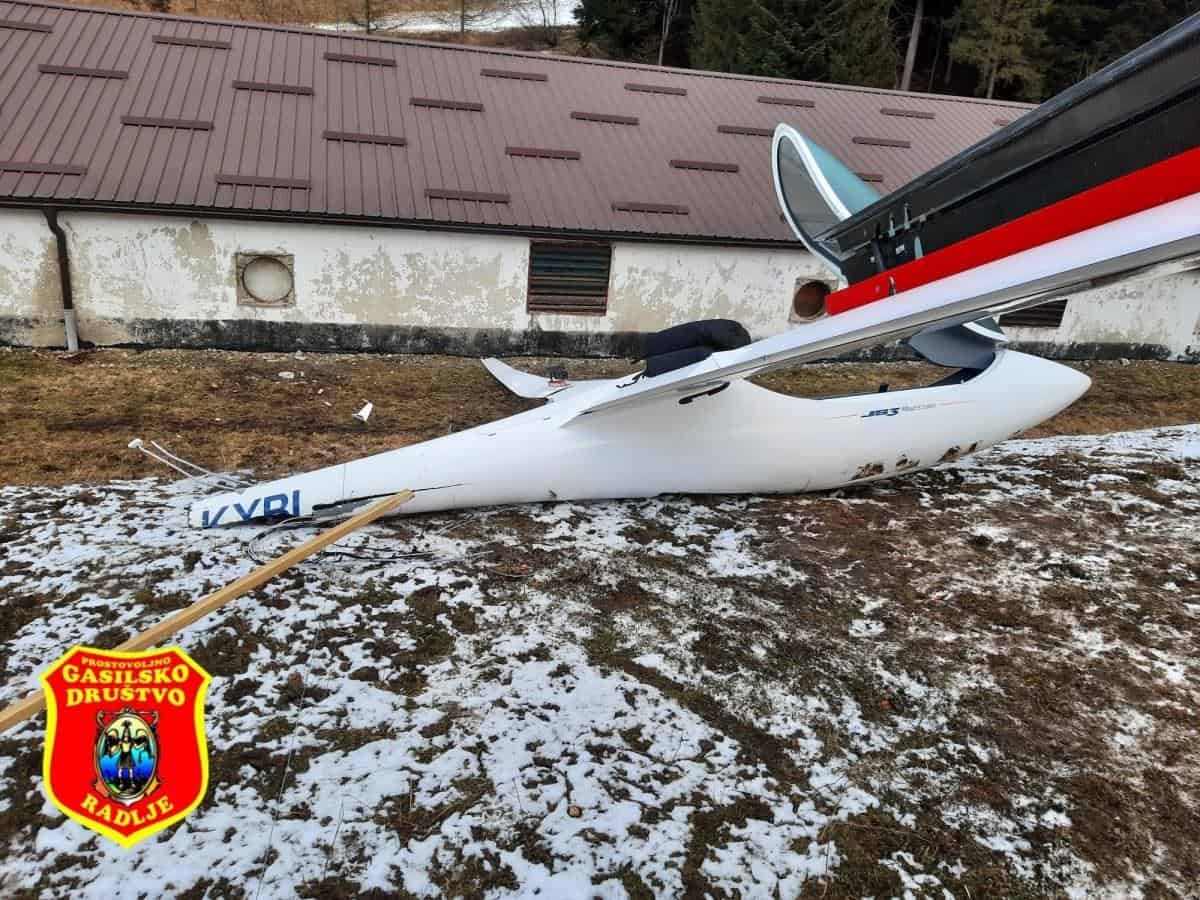 Policisti v Ribnici na Pohorju obravnavali nesrečo jadralnega letala, v Slovenj Gradcu izsledili državljana Afganistana