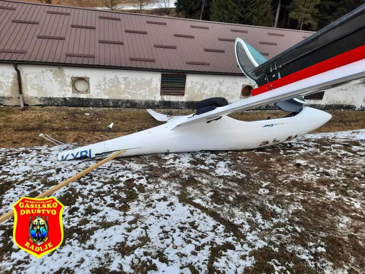 Policisti v Ribnici na Pohorju obravnavali nesrečo jadralnega letala, v Slovenj Gradcu izsledili državljana Afganistana