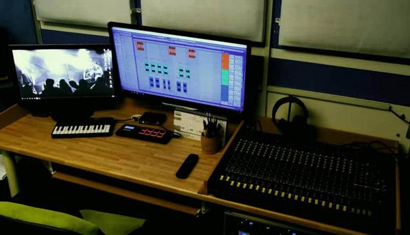 Dnevna soba studio predstavlja novost: "Naša vizija je, da okrepimo umetniško kulturo na Koroškem ter ustvarimo prijazno okolje mlajšim za ustvarjanje glasbe" (VIDEO)