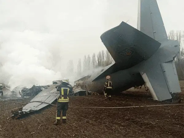 V bližini Kijeva strmoglavilo ukrajinsko vojaško letalo. Slovenija konzularne pomoči v Ukrajini trenutno ne more zagotavljati