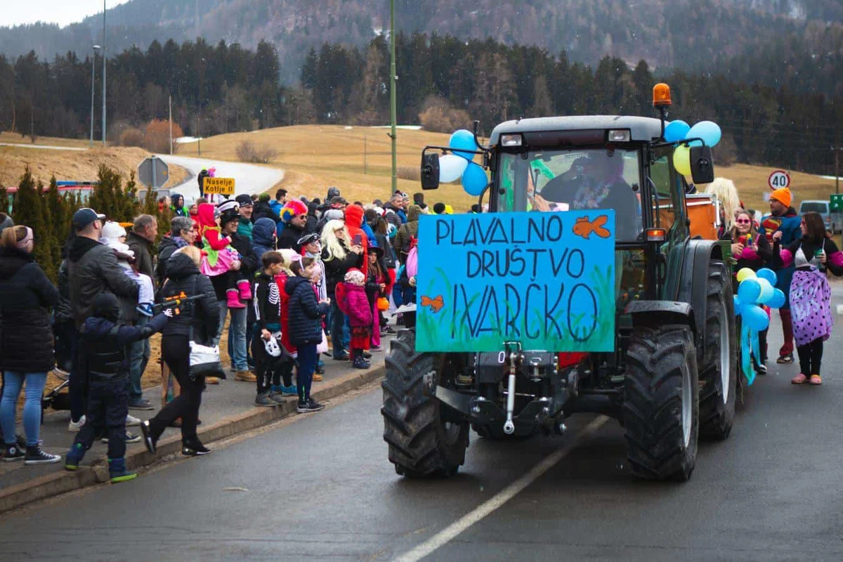 Na pustno soboto pisana množica maškar tudi v Kotljah in Libeličah (FOTO)