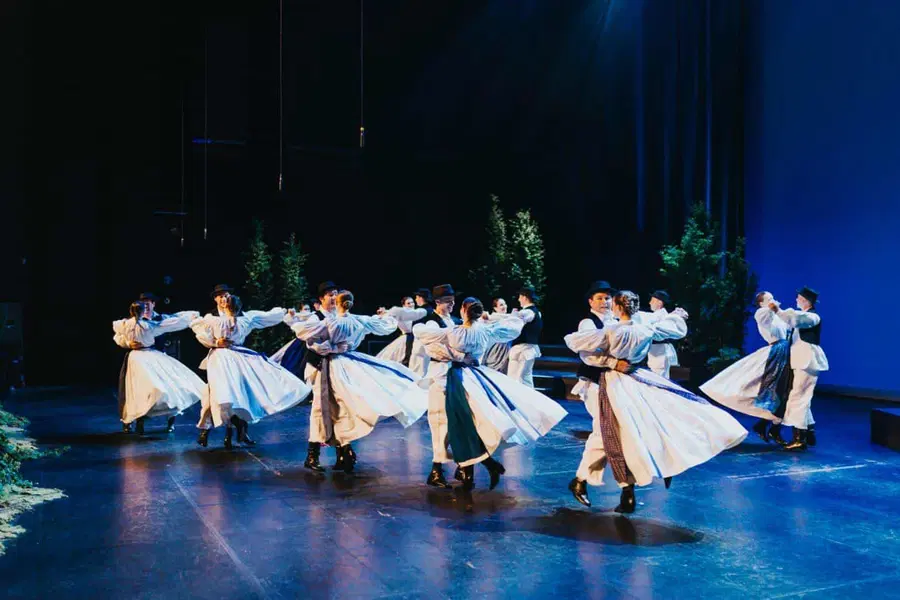 Člani Akademske folklorne skupine France Marolt se udeležujejo svetovne razstave v Dubaju