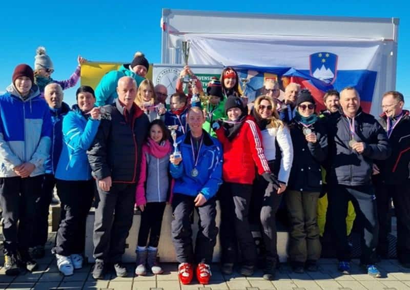 Velik Schärov pokal v roke Korošcem, ki so v Ribnici na Pohorju osvojili tudi največ medalj (FOTO)