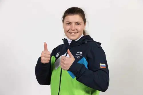 Korošica Neja Dvornik z drugim mestom do svojih prvih stopničk