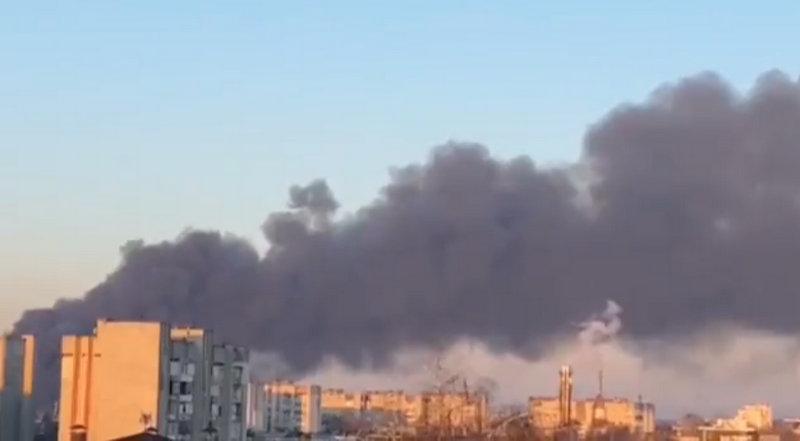 Eksplozije na zahodu Ukrajine, reševanje iz Kijeva in v Mariupolju