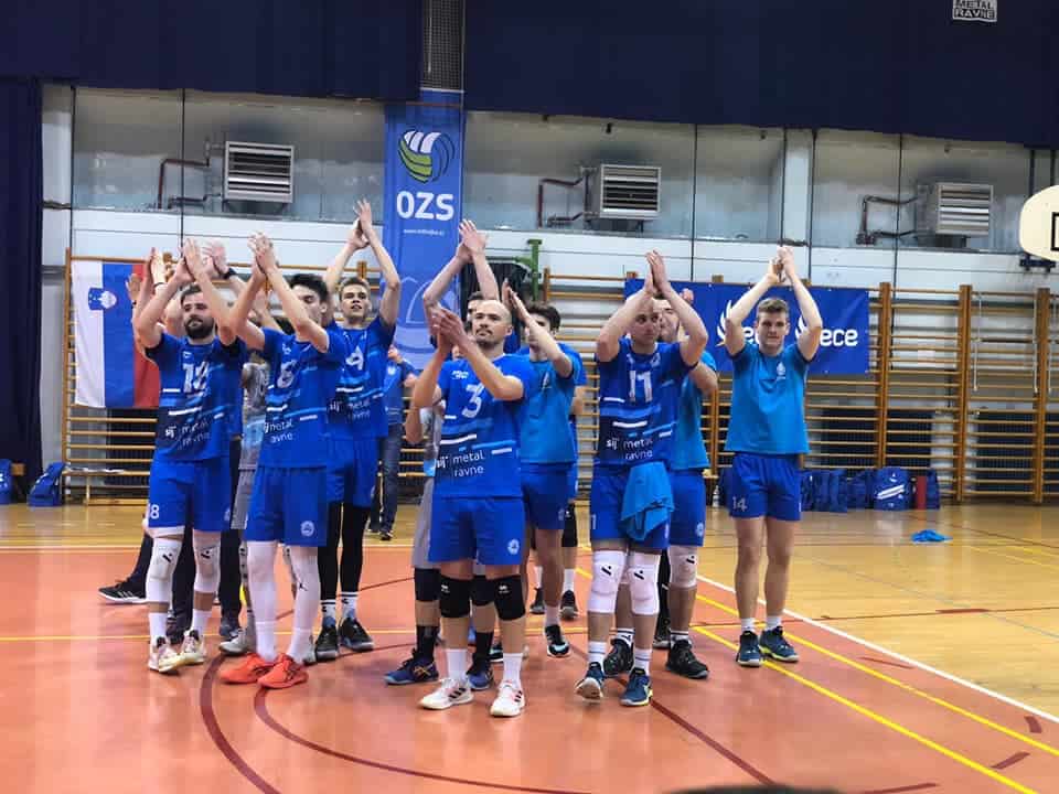 Odbojkarji Fužinarja s sobotno zmago do končnega prvega mesta. V četrtek jih na Ravnah čaka prva tekma za preboj v 1.A slovensko ligo