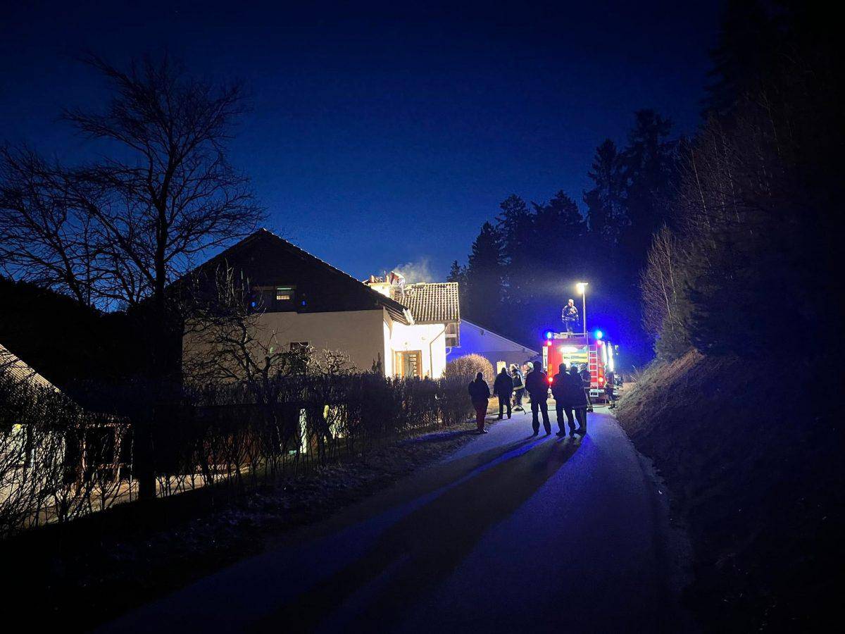 V Slovenj Gradcu zagorel dimnik ter del ostrešja stanovanjske hiše (FOTO)