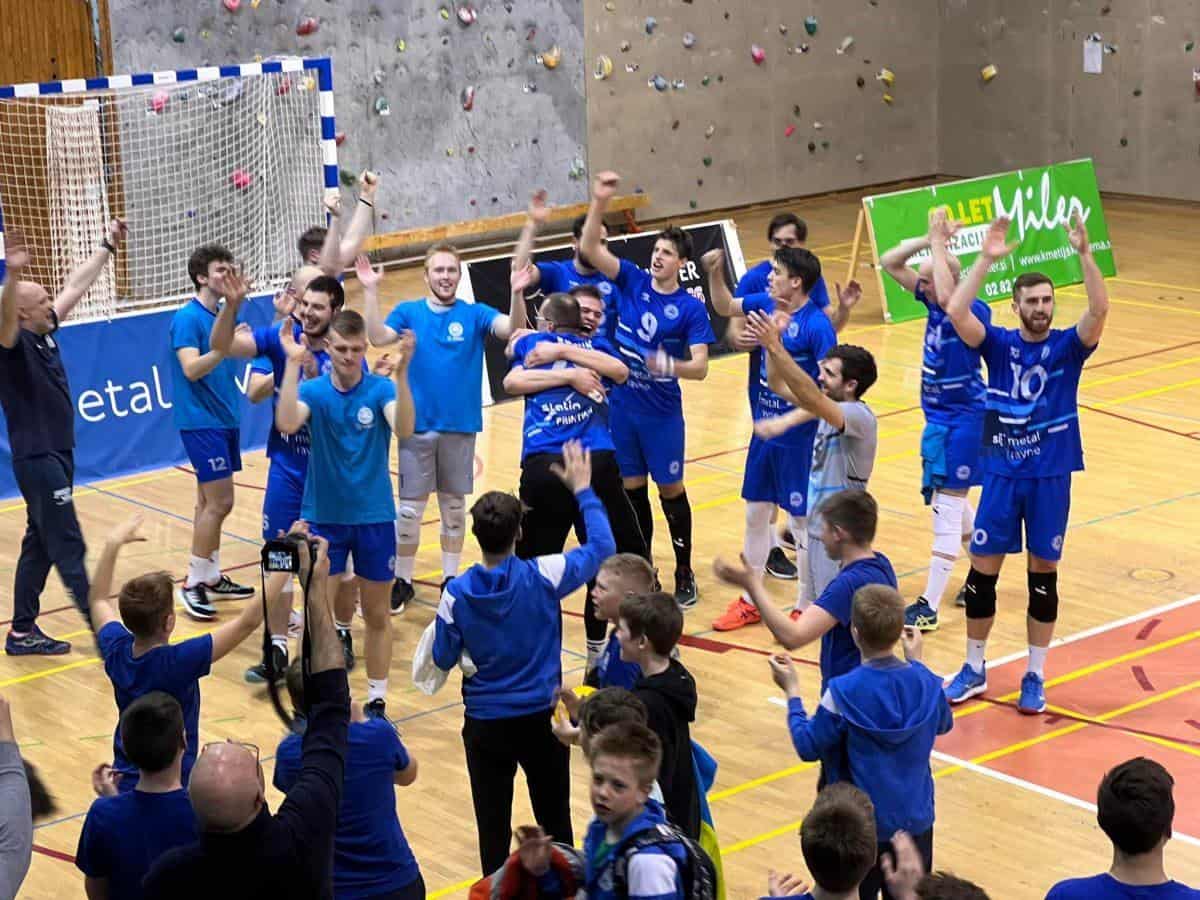 Odbojkarji Fužinarja ob glasni podpori navijačev na domačih tleh premagali Krko