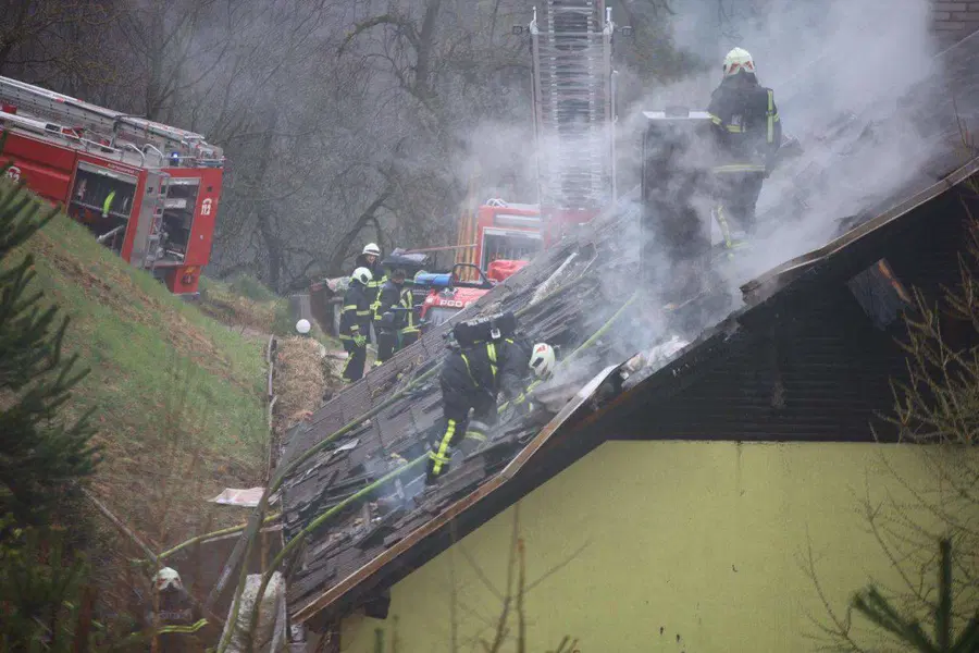 Pomagajmo družini Matavž, ki ji je požar uničil dom