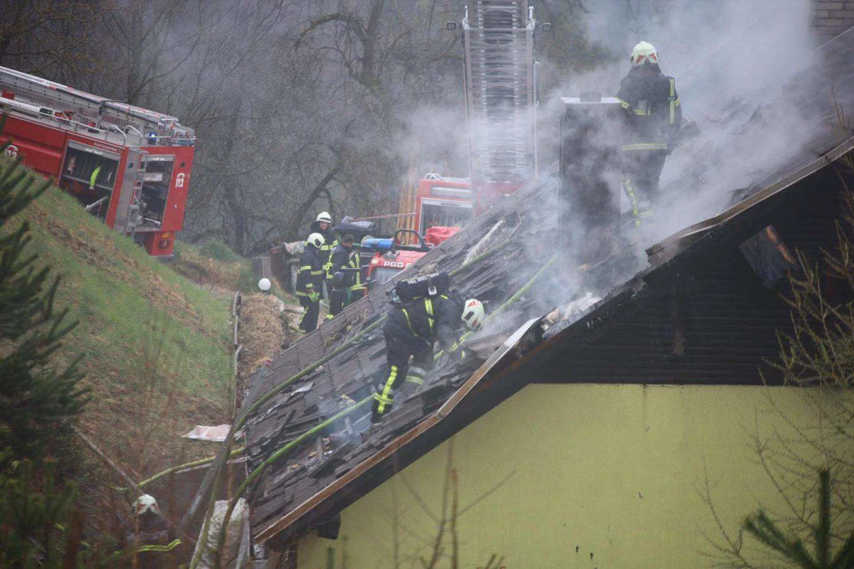 Pomagajmo družini Matavž, ki ji je požar uničil dom