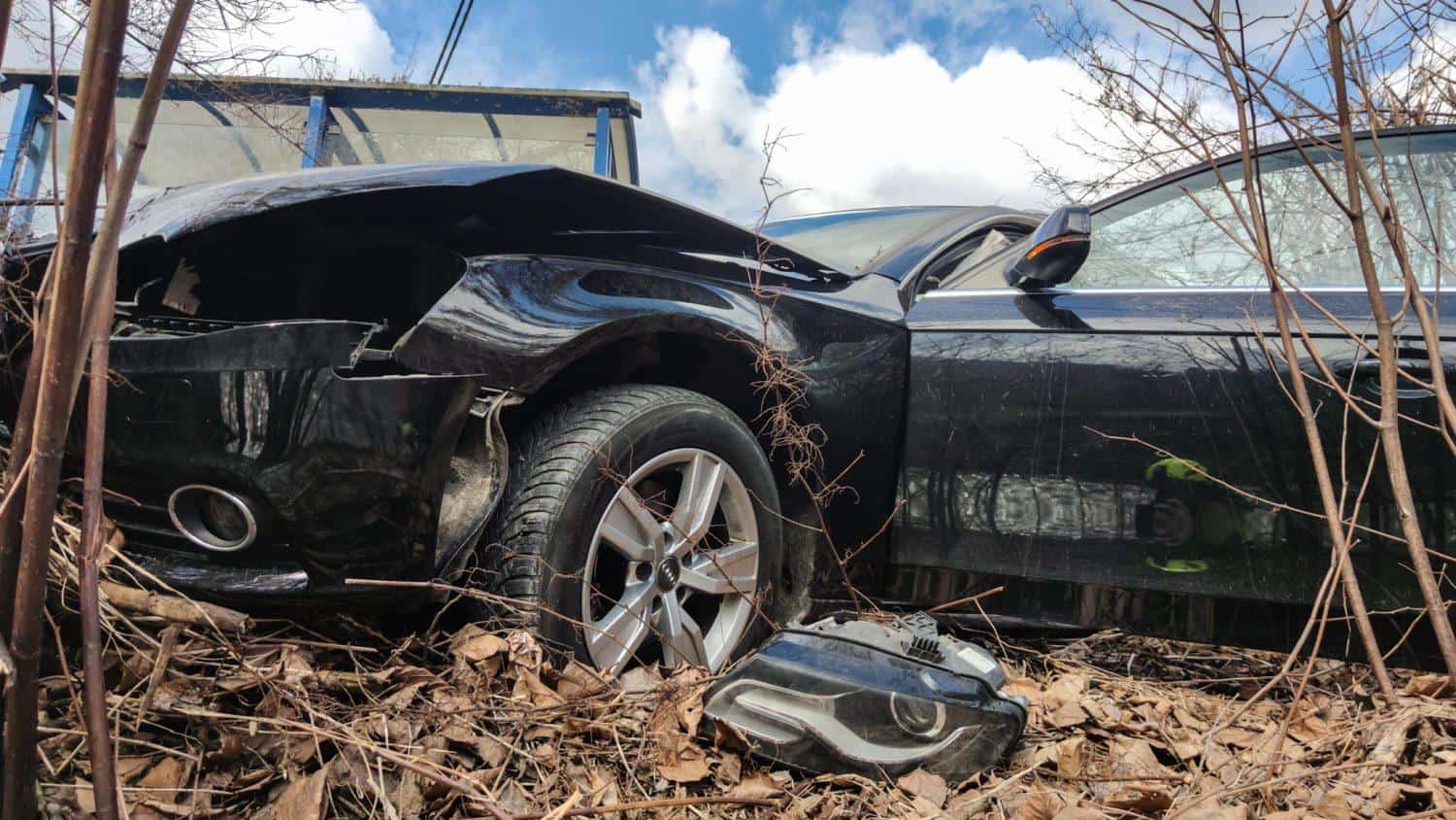 V prometni nesreči na relaciji Dravograd - Ravne na Koroškem ena oseba poškodovana