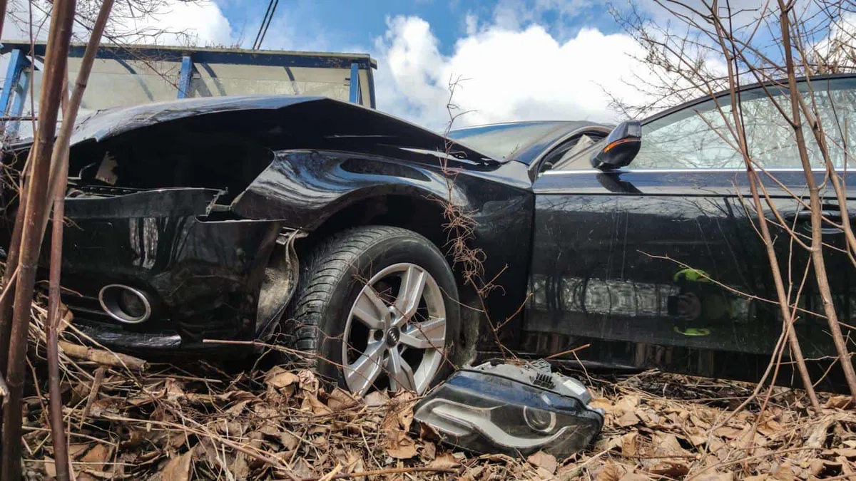 V prometni nesreči na relaciji Dravograd - Ravne na Koroškem ena oseba poškodovana