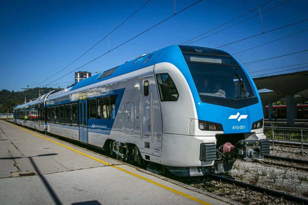 Vrtovec: Za begunce iz Ukrajine javni potniški promet odslej brezplačen