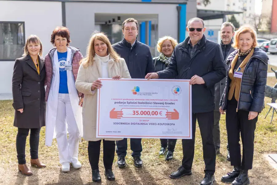 SB Slovenj Gradec prejela donacijo za nakup sodobnega digitalnega video-kolposkopa (VIDEO)