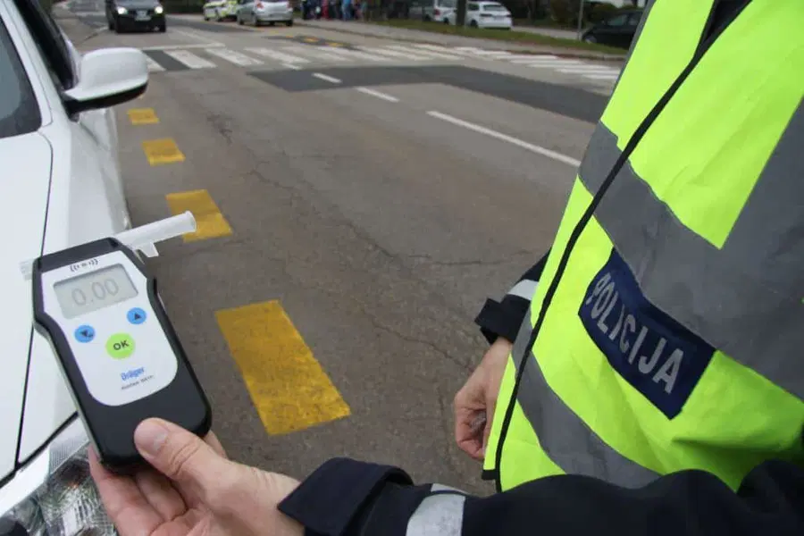 Koroški in celjski policisti v treh urah zaznali 144 kršitev, 97. kršiteljem so izdali plačilne naloge