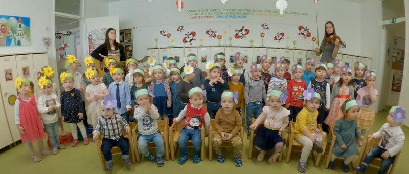 Tako pa so mamicam ob današnjem prazniku zapeli otroci iz črnjanskega vrtca (VIDEO)