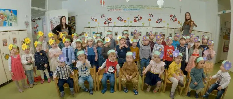 Tako pa so mamicam ob današnjem prazniku zapeli otroci iz črnjanskega vrtca (VIDEO)