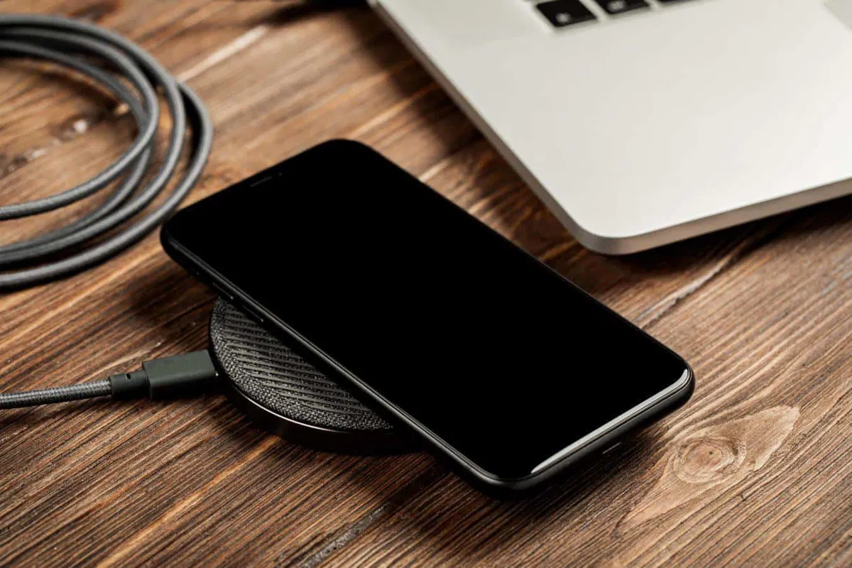 Brezžični polnilci za telefone so vedno bolj "in". Ga že imate?