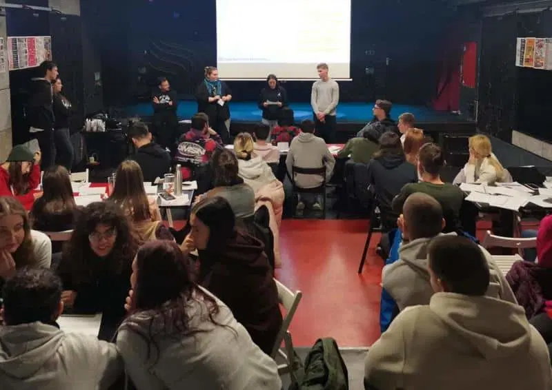 50 mladih iz petih držav na obisku na Ravnah na Koroškem (FOTO)