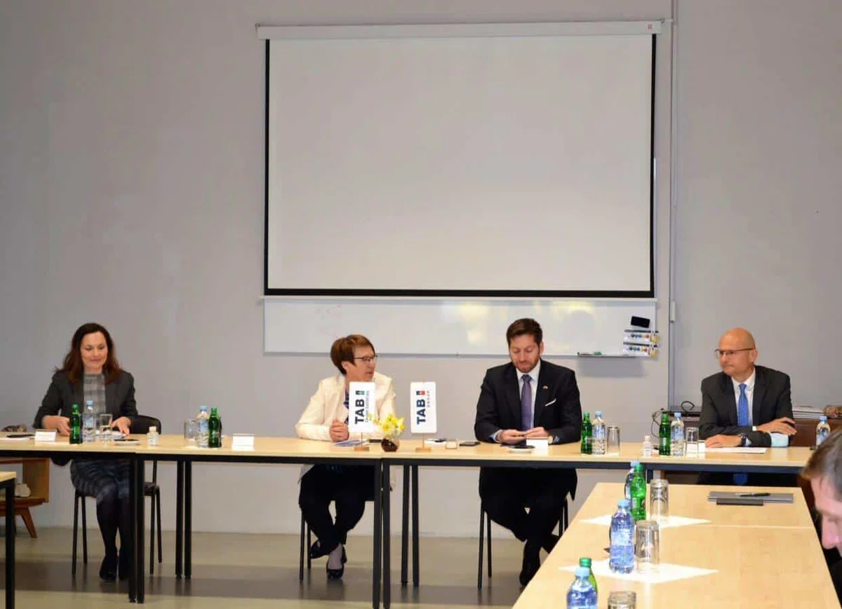 Minister za digitalno preobrazbo obljubil odpravo belih lis v Mežiški dolini