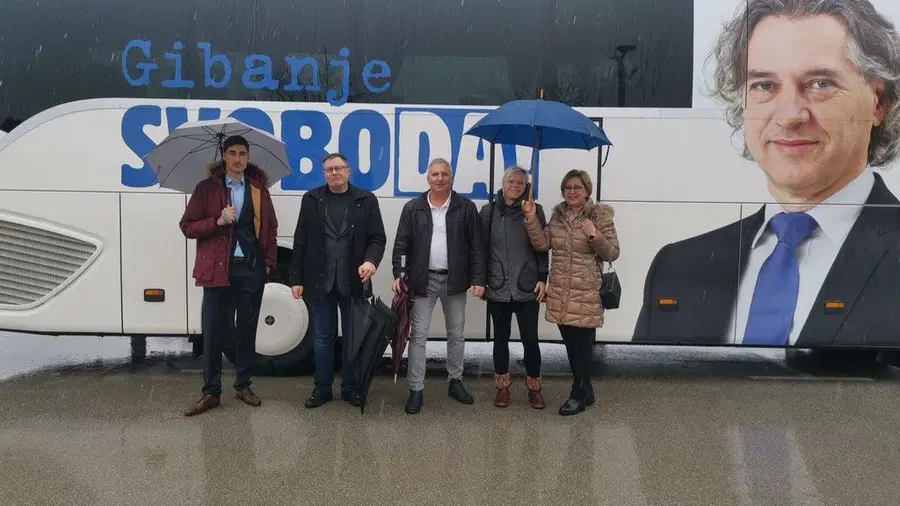 Avtobus Svobode se je ustavil tudi v Slovenj Gradcu (FOTO)