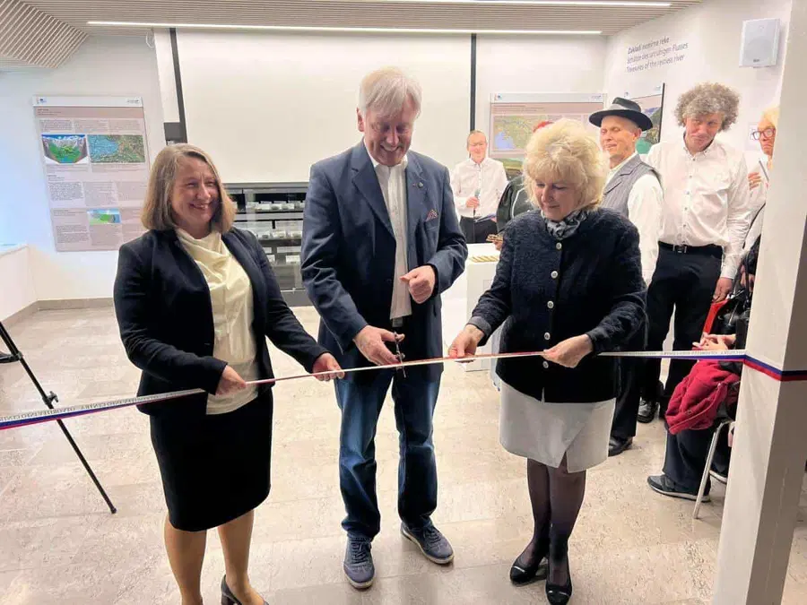 V Dravogradu svečano odprli Info center Geoparka Karavanke ter Dvorno kavarno (VIDEO in FOTO)