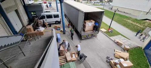 Humanitarni konvoj RKS dostavil 25 tisoč litrov vode in 55 ton hrane v Ukrajino, iz Slovenj Gradca še dodatnih 5 ton humanitarne pomoči