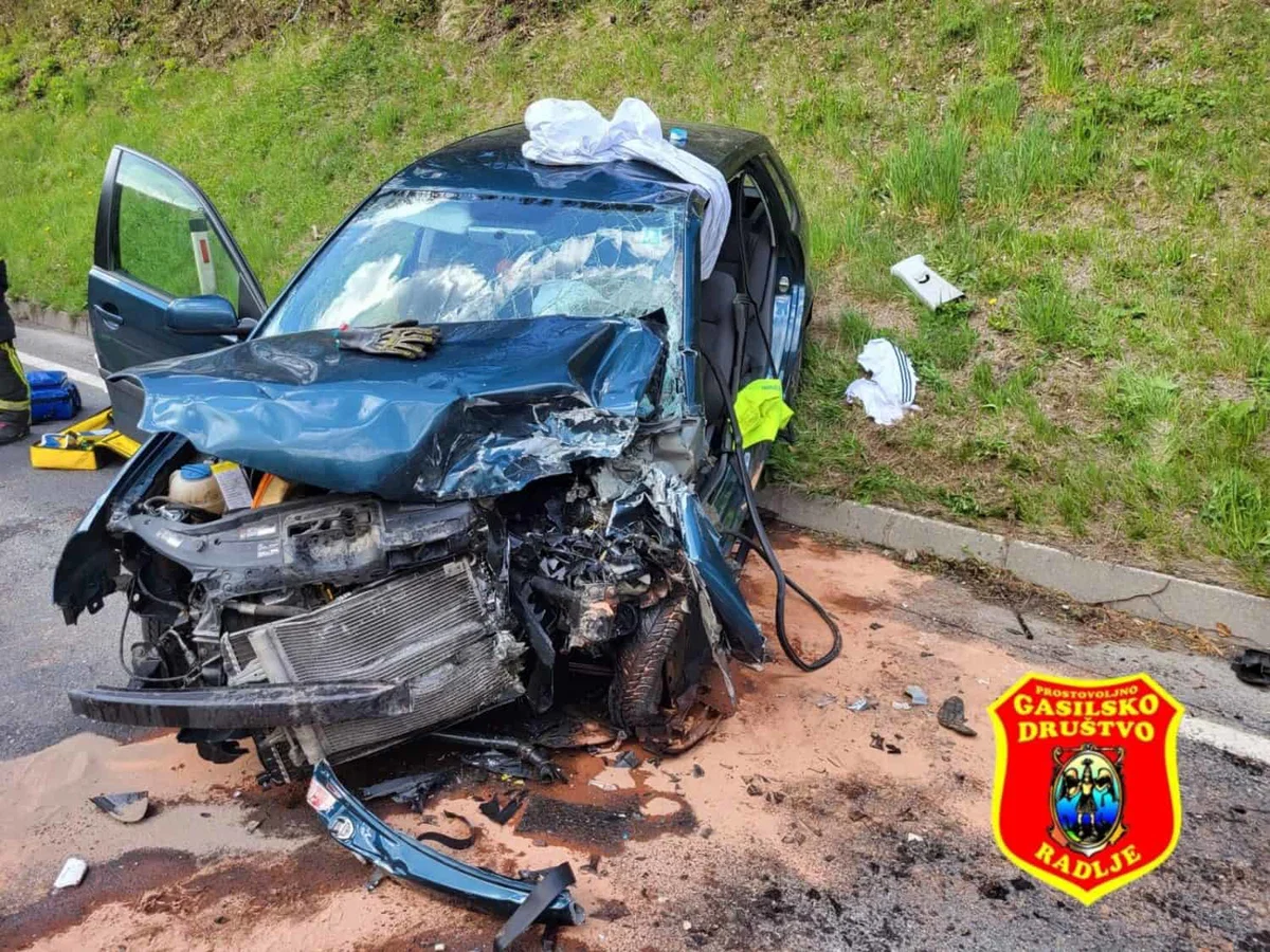 V prometni nesreči na cesti Maribor-Dravograd povzročiteljica hudo poškodovana