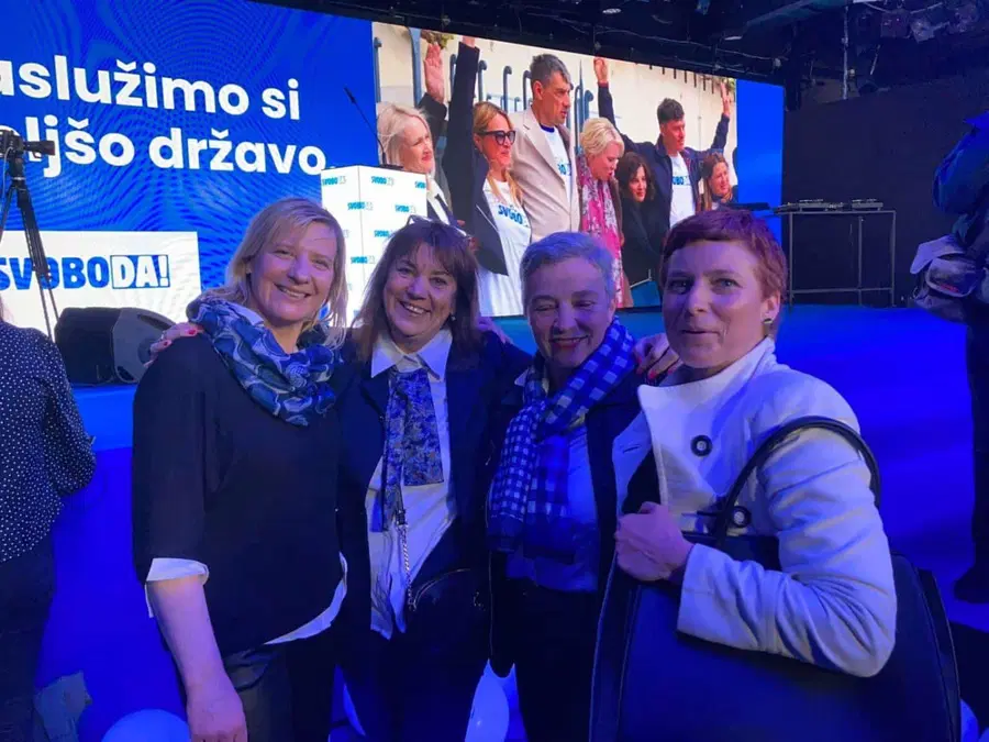 Danes ljudje plešejo, jutri se začne nov dan in trdo delo (VIDEO)