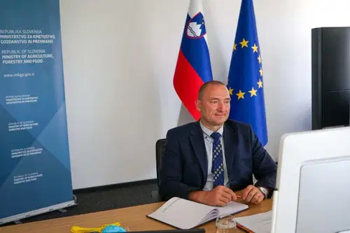 Podgoršek o aferi sadra: Varnost hrane je pomembnejša od katerekoli kmetije na tistem območju, ki je uporabljala nedovoljeno sredstvo